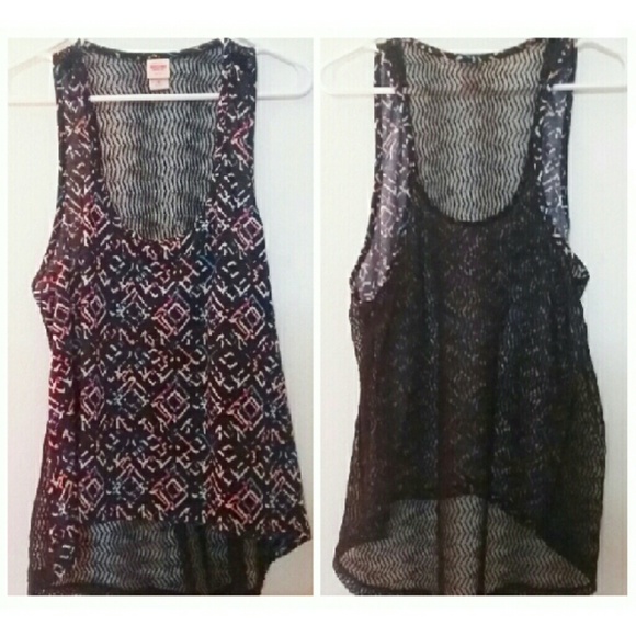 Multi-colored pattern tank