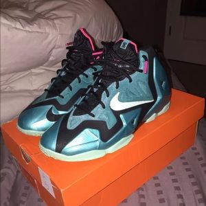 Nike Lebron XI South Beach VNDS 7Y
