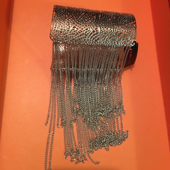 Bracelet .