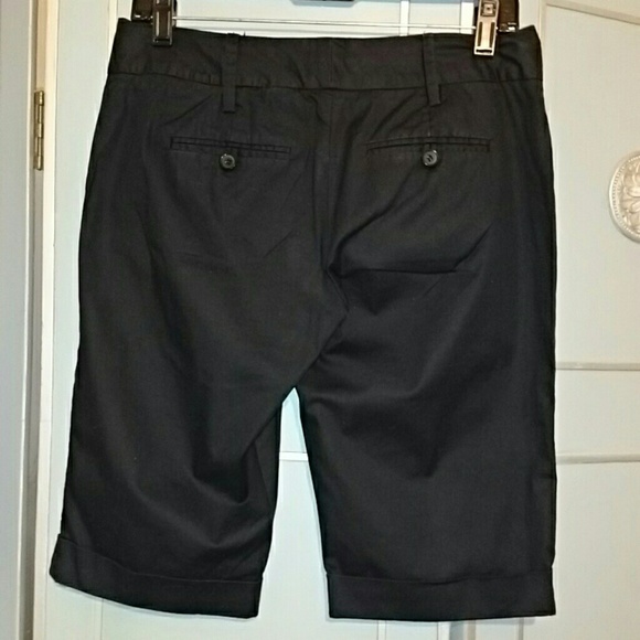 FINAL $ THE LIMITED Drew Fit Black Capris - Picture 2 of 3