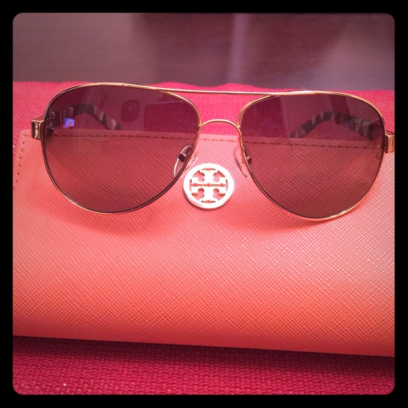 Tory Burch Accessories - 🎉HP 1/4🎉Tory Burch Aviators!