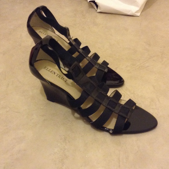 Ellen Tracy Sandal w/ heel