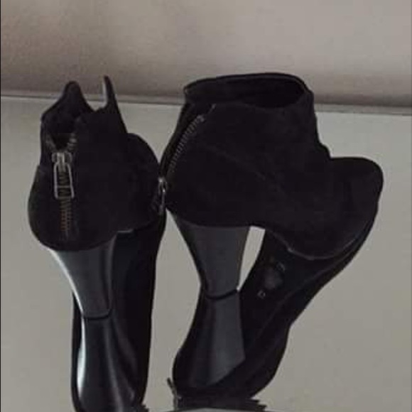 Steve Madden booties - Picture 2 of 2