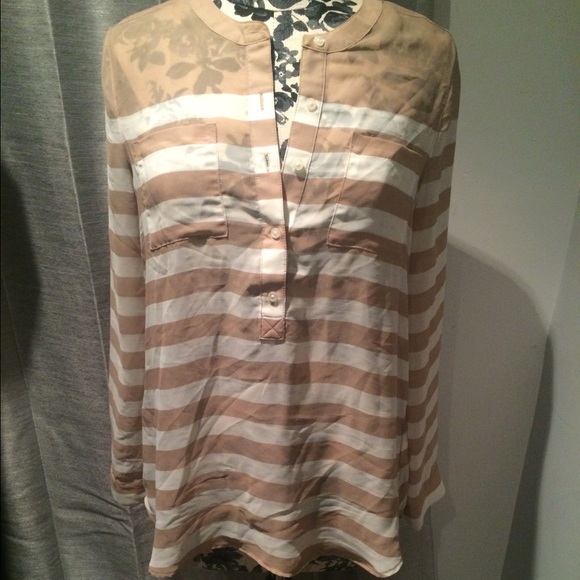 🌿Sheer Blouse🌿 - Picture 2 of 3