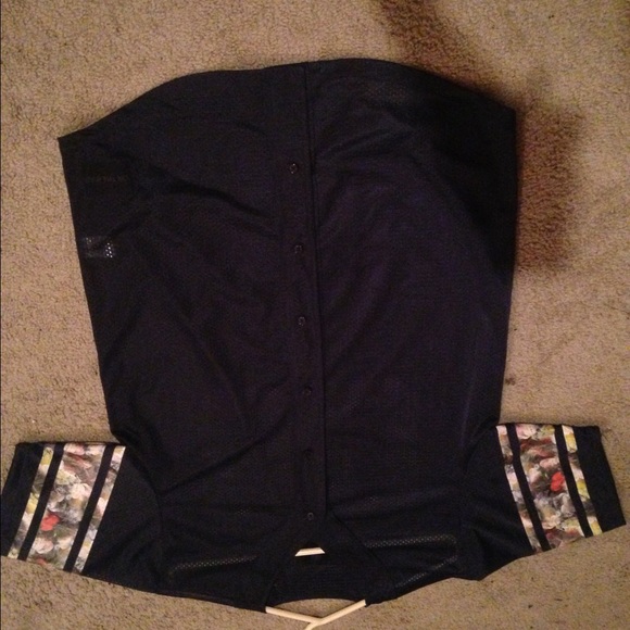 On the byas floral jersey size M