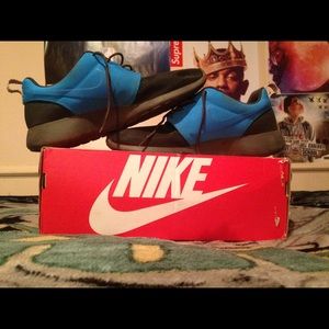 Nike gray and blue roshe 8.5/10 condition