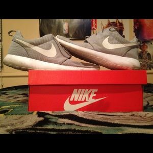 Nike gray roshe
