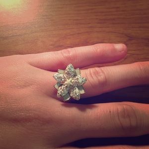 Flower Swarvoski ring