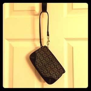 Coach Signature Small "c" Black/Gray Wristlet