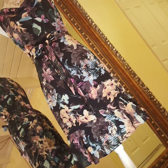 Elegant Outback Red dress - Picture 4 of 4