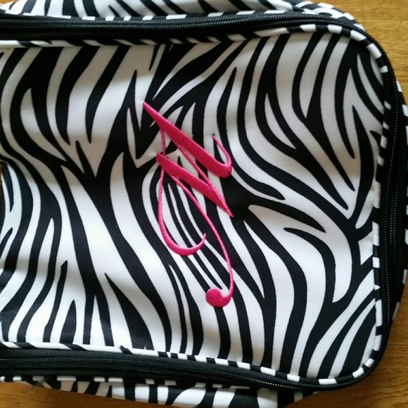 Travel jewelry case