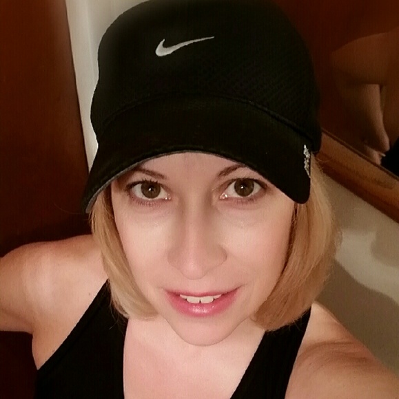 Meet your Posher, Shelley - Picture 3 of 3