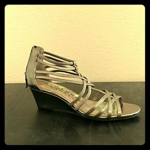 NWOT NEW YORK TRANSIT SANDALS
