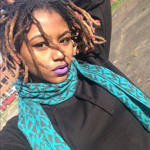 Meet your Posher, Tay