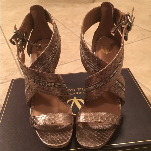 Signature Vince Camuto - SOLD!! - Picture 4 of 4