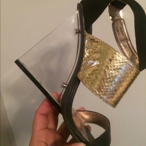 Black/Gold heels @Jfelizxox