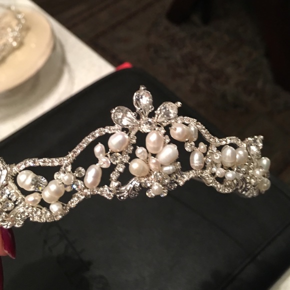 georgeus bridal tiara/crystals/pearls ✨lovely