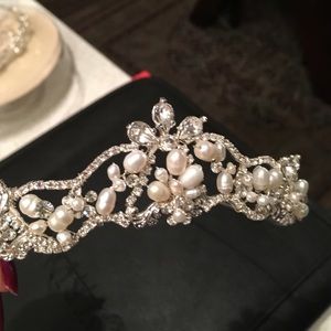 georgeus bridal tiara/crystals/pearls ✨lovely
