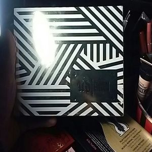 Urban Decay x Gwen Stefani palette