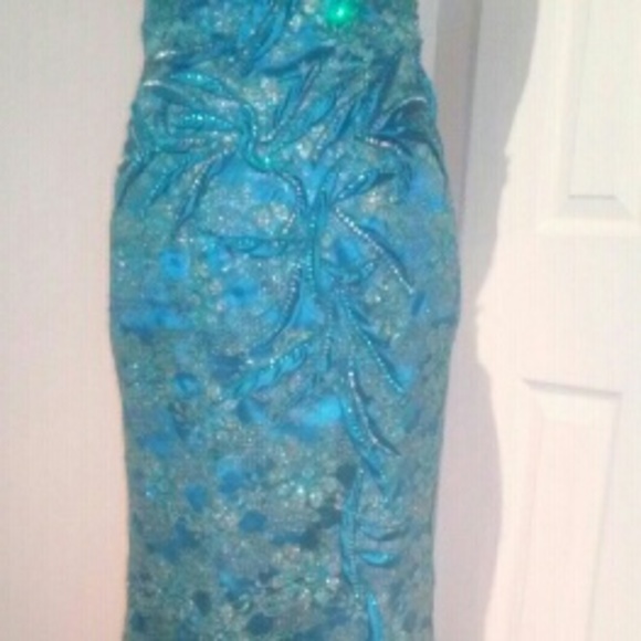 Strapless Turquiose lace and leaf pattern dress - Picture 3 of 4