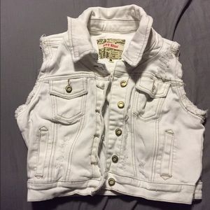 White sleeveless vest