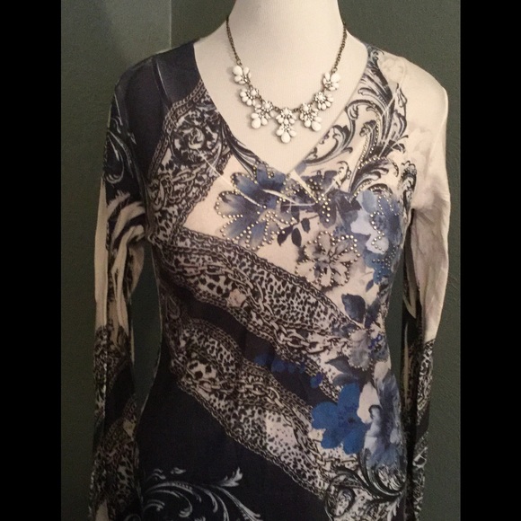 Cache Slim V-Neck Sweater - Final Price