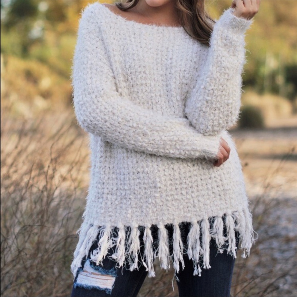 Loose-Fitting Fringe Sweater - LAST ONE! - Picture 2 of 4