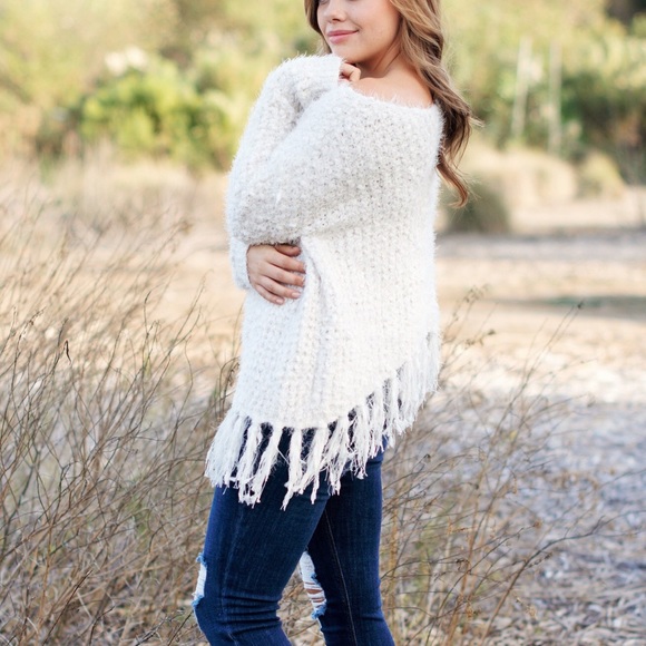 Loose-Fitting Fringe Sweater - LAST ONE! - Picture 3 of 4