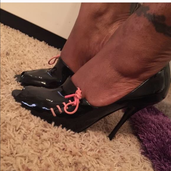 Authentic Gucci Peep toe patent leather pump