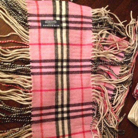 Burberry Happy Scarf in Pink
