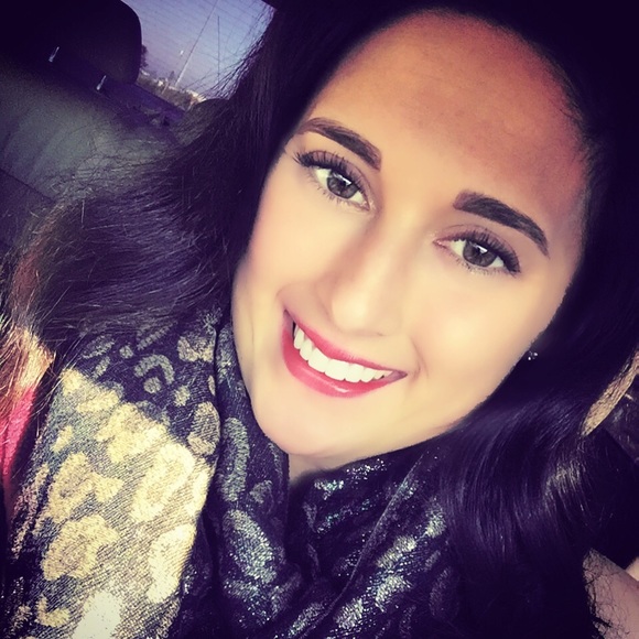 Meet your Posher, Erin - Picture 1 of 1