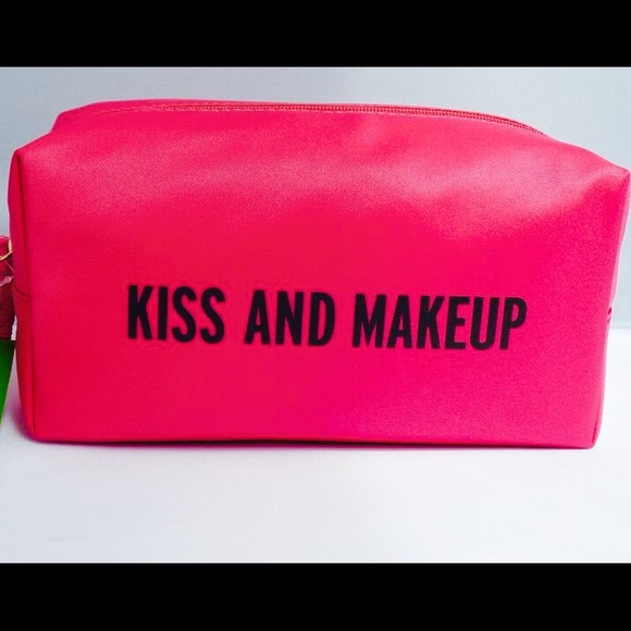 kate spade Handbags - kate spade "kiss and makeup"💋💄pouch