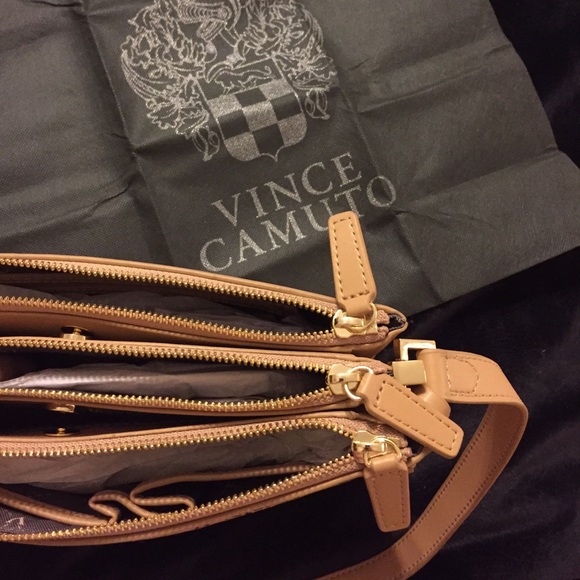 *SOLD* HP - NEW! Vince Camuto Neve Crossbody - Picture 3 of 4
