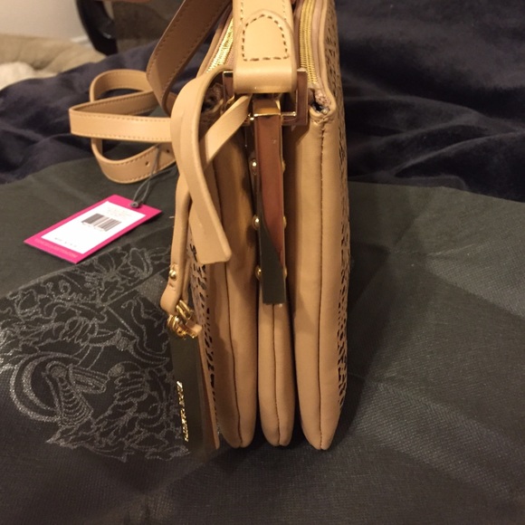 *SOLD* HP - NEW! Vince Camuto Neve Crossbody - Picture 4 of 4