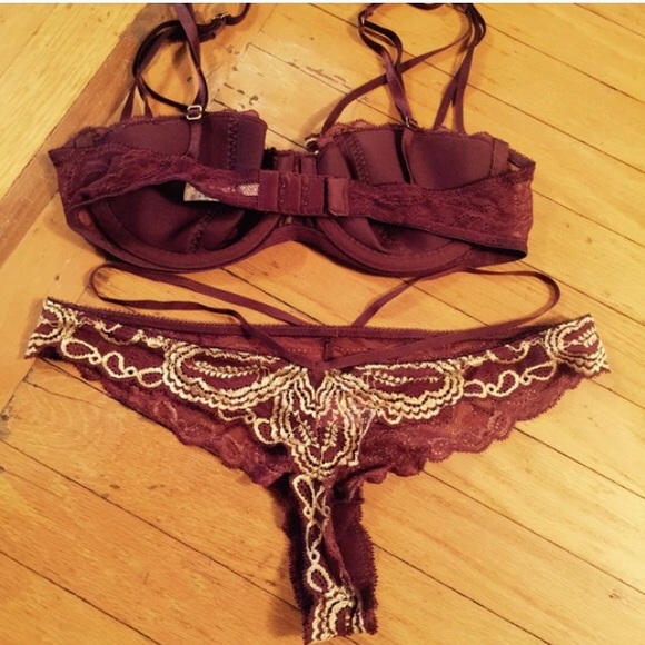 Victoria's Secret lace Demi strappy bra cheeky set - Picture 2 of 2