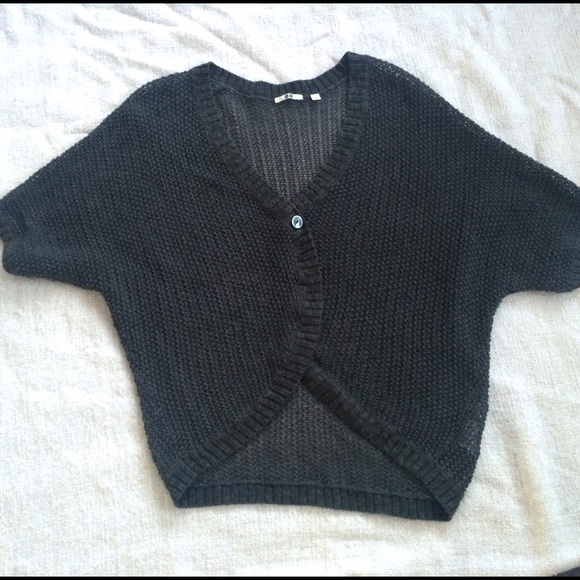 UNIQLO top - Picture 2 of 4