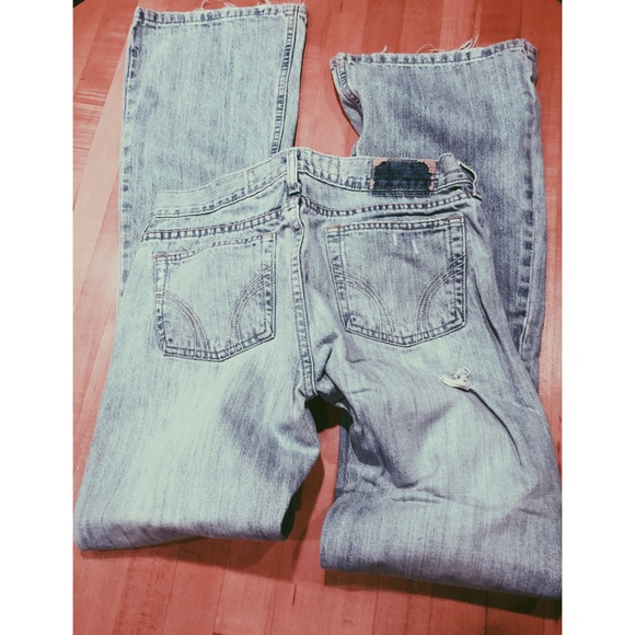 SOLD ❌🚫❌🚫Hollister Ripped Jeans