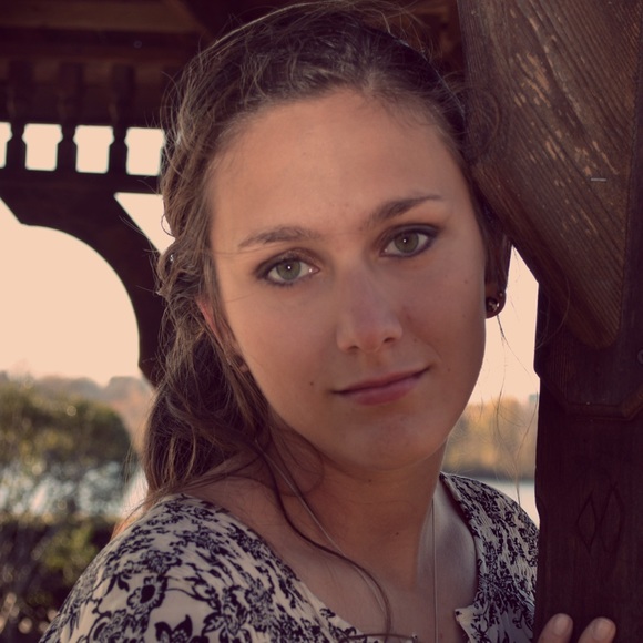 Meet your Posher, Michelle - Picture 1 of 1