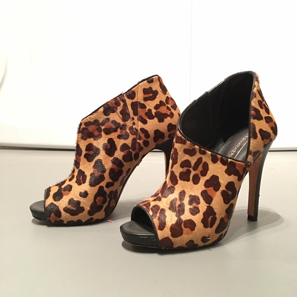 BCBG leopard calf hair leather booties size 5.5 - Picture 2 of 4