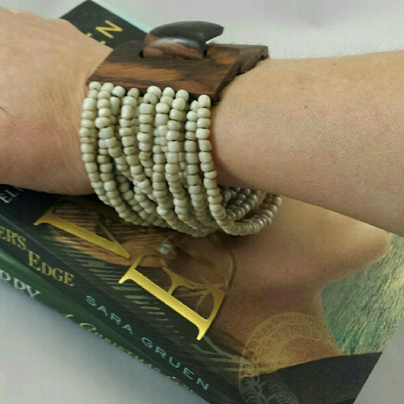 📗GWaC Java Bead Cuff - Cream - Picture 1 of 4