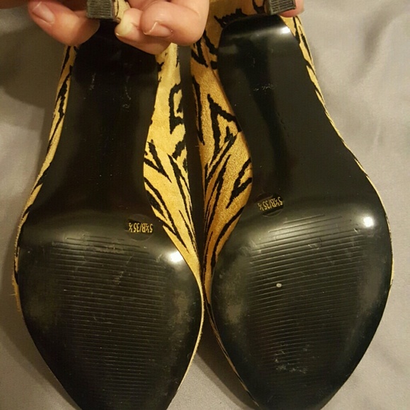 🚨sold🚨Bcbg heels - Picture 4 of 4