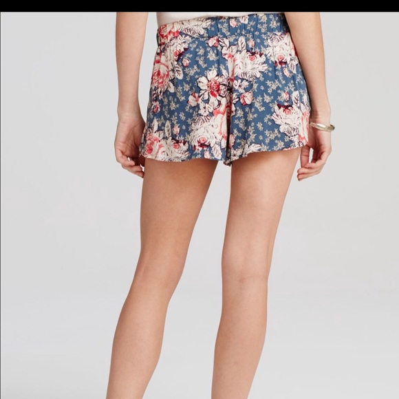 FREE PEOPLE PRINTED EXTREME CROSSOVER SHORTS