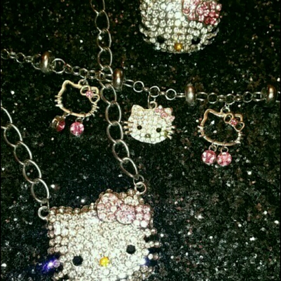 Hellokitty Set Includes : Necklace, Bracelet, Ring