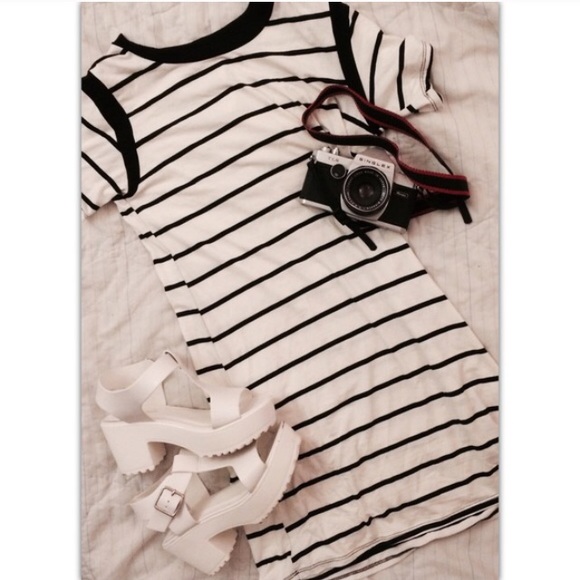 Black and white dress HOLD