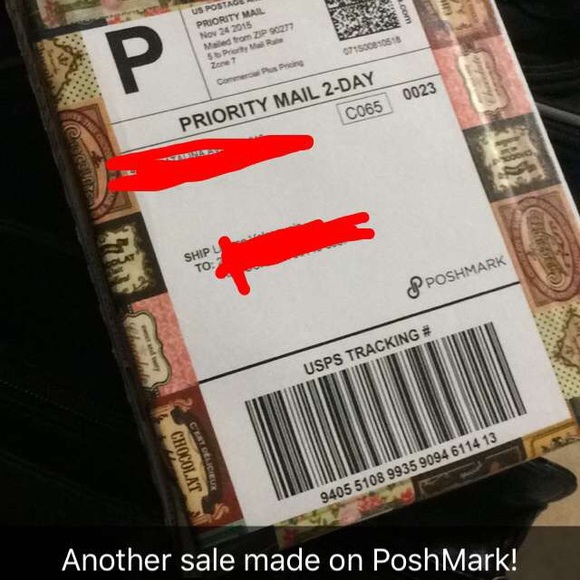 Hi Poshers! 🏡🏘🏰 - Picture 1 of 4