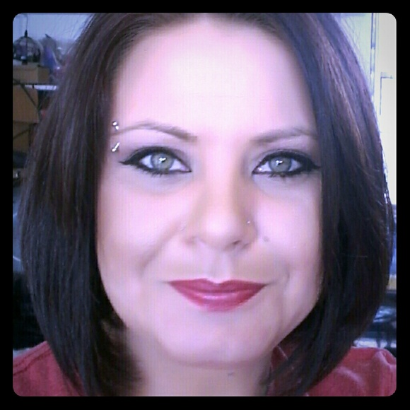 Meet your Posher, Alicia