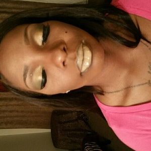 Meet your Posher, Valishia