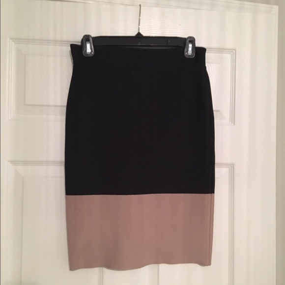 BCBG BANDAGE SKIRT SZ MED