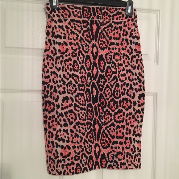 BCBG LEOPARD PRINT BANDAGE SKIRT SZ MED
