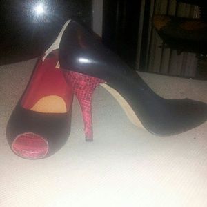 Max studio fine leather black heels, red accents